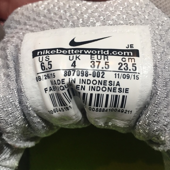 Women’s size 6.5 Nike tennis shoes - Picture 4 of 4